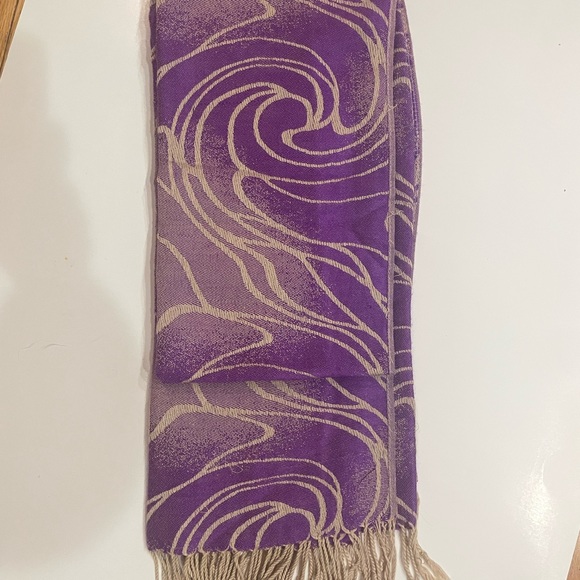 100 percent Cashmere pre loved gorgeous skarf- luxury style - Picture 11 of 15